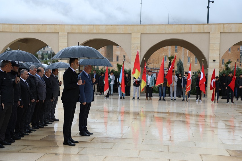 “İlçemizde “18 Mart Çanakkale Zaferi ve Şehitleri Anma Günü” kapsamında Çelenk sunma töreni ve Anma programı gerçekleştirildi.”